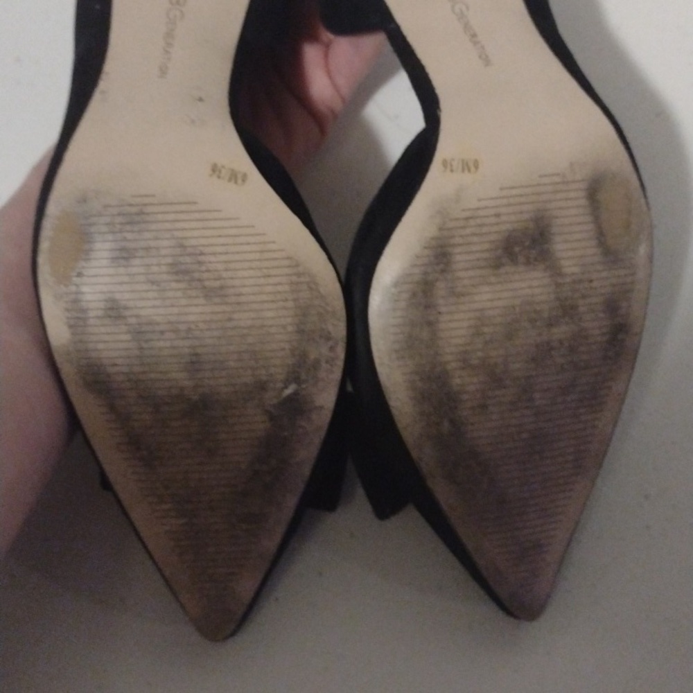 Classy black heel with bow and gold accents 6m bcbgeneration - Picture 8 of 11